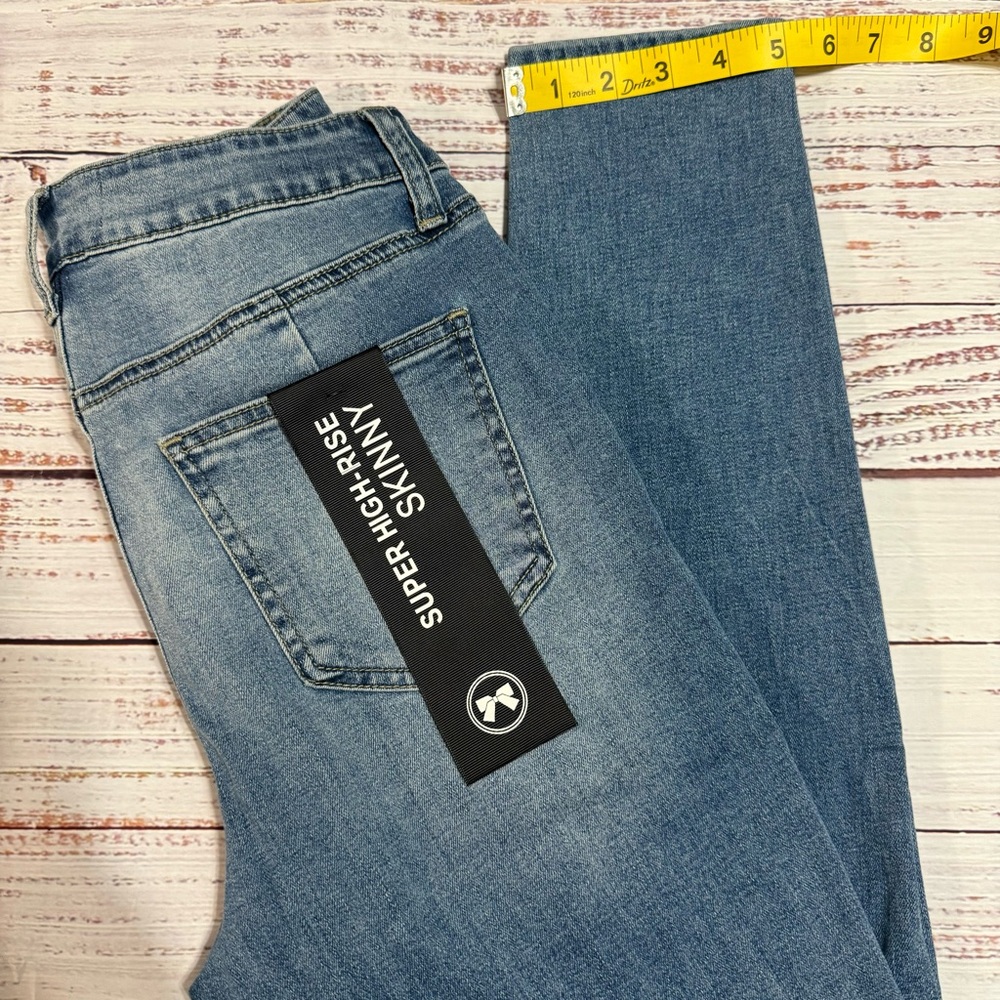 Ashley Mason Women's Skinny Jeans in Classic Blue - Picture 5 of 7